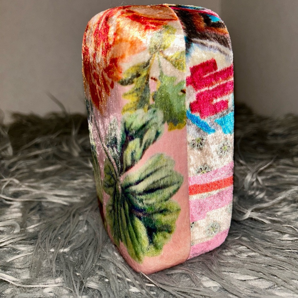 JOHNNY WAS Boho Floral Soft Velvet Sunglasses Case Whimsical AvantGarde HTF Rare - Picture 15 of 15